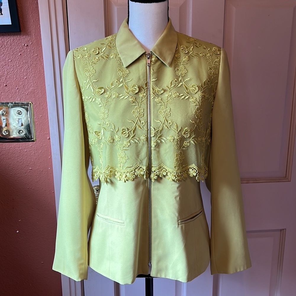 Newport News Easy Style Pant Suit - Picture 2 of 12